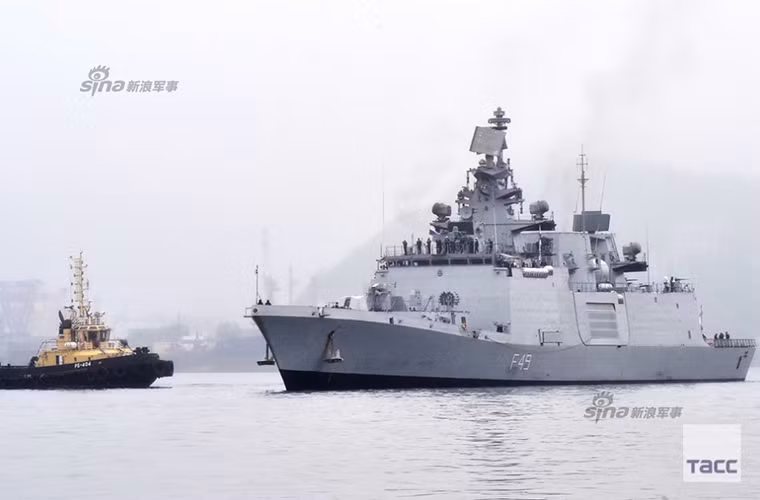 Được biết, tàu INS Sahyadri là một phần của biên đội tàu chiến gồm 4 chiếc của Hải quân Ấn Độ đang hoạt động tại Thái Bình Dương là INS Sahyadri, INS Satpura, INS Shakti và INS Kirch. Trước khi đến Nga vào cuối tháng 5 tàu INS Sahyadri cũng đã ghé thăm cảng Subic của Philippines.