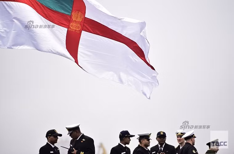 Nó có thể di chuyển với vận tốc tối đa là 32 hải lý/giờ và có tầm hoạt động lên đến 9.000km ở vận tốc 18 hải lý/giờ.