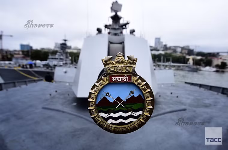 Hệ thống vũ khí trên các tàu khu trục tàng hình lớp Shivalik khá đa dạng gồm một pháo chính OTO Melara 76mm, hai tổ hợp vũ khí đánh chặn tầm gần AK-630, hệ thống ống phóng ngư lôi DTA-53-956 và tổ hợp rocket chống ngầm RBU-6000.