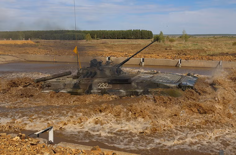 Không giống với T-72B3, xe chiến đấu bộ binh BMP-2 khá lỗi thời về mặt công nghệ và nó được Liên Xô đưa vào trang bị từ những năm 1980. Tuy nhiên đây lại là dòng xe chiến đấu bộ binh phổ biến nhất trên thế giới tại hơn 30 quốc gia.