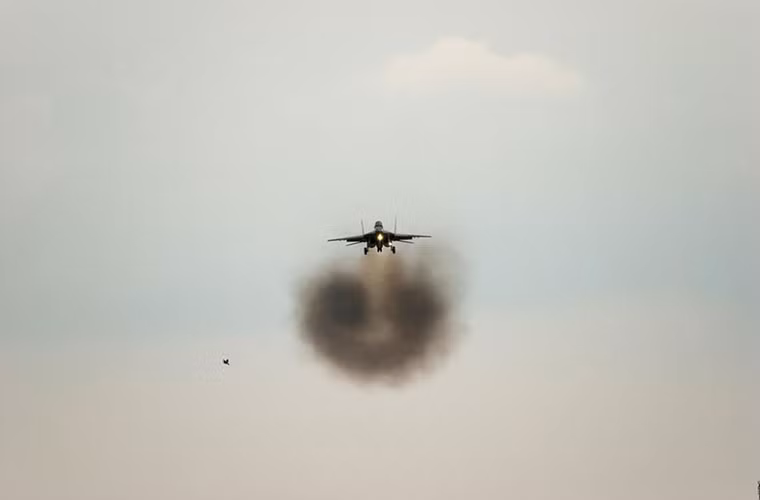 Giá khởi điểm cho một chiếc MiG-29 vào năm 2009 là 11 triệu USD nhưng con số này sau đó đã lên hơn 29 triệu USD, nhưng điều này không mấy quan trọng đối với Ba Lan khi Đức gần như cho không Warszawa số máy bay này.