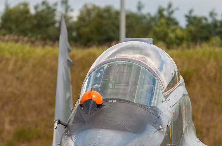 Tất nhiên số MiG-29 của Ba Lan đều đã được nâng cấp để đồng bộ với tiêu chuẩn quân sự chung của NATO, và nước này cũng làm chủ được công nghệ đại tu hoặc bảo dưỡng dòng chiến đấu cơ này.