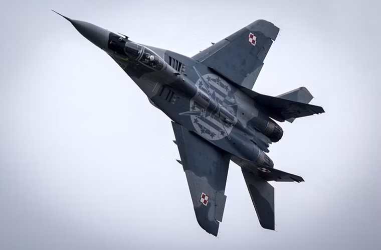 Cận cảnh một chiếc MiG-29A của Ba Lan trong một màn trình diễn trên không.