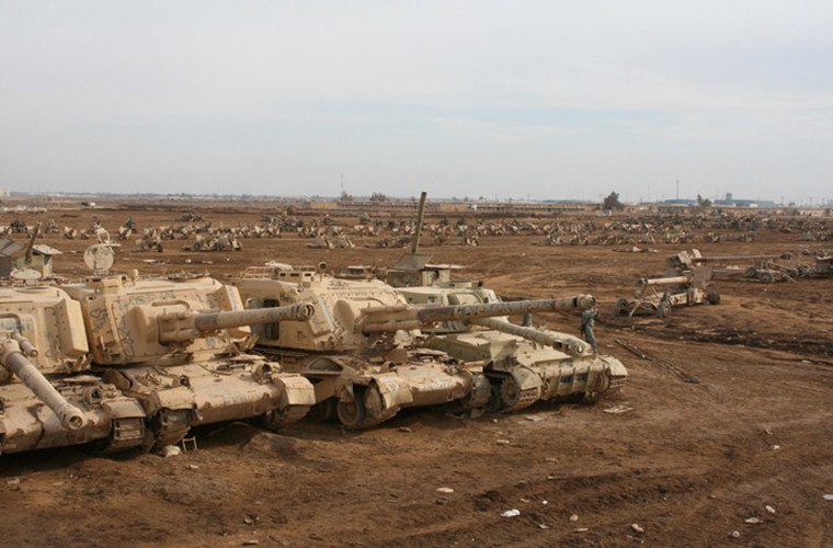 Cách thủ đô Baghdad, Iraq 27km về phía bắc là căn cứ Taji - nơi trước đây từng là một căn cứ quân sự lớn của Quân đội Iraq dưới thời Saddam Hussein. Nay nó lại biến thành nghĩa địa vũ khí lớn nhất ở quốc gia này, nơi tập kết các loại vũ khí hư hỏng hoặc đã lỗi thời của Quân đội Iraq và cả lực lượng liên quân do Mỹ đứng đầu trong suốt thời gian chiếm đóng tại Iraq.