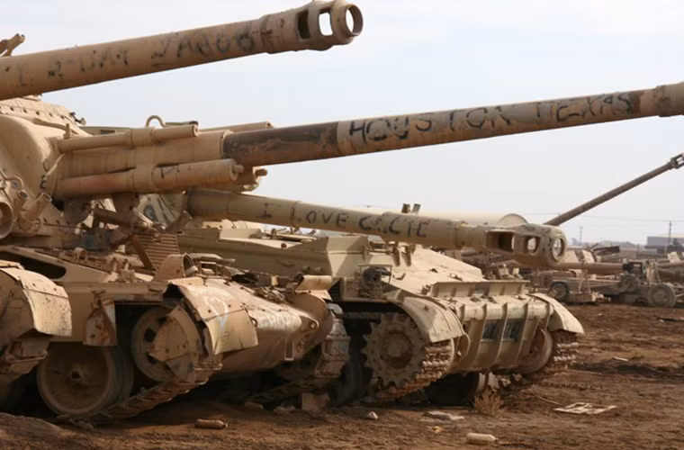 Khi người Mỹ dành được quyền kiểm soát căn cứ Taji, họ cũng hầu như không quan tâm tới số vũ khí trên ngay cả khi một căn cứ quân sự mới của Mỹ được xây dựng bên cạnh căn cứ cũ.