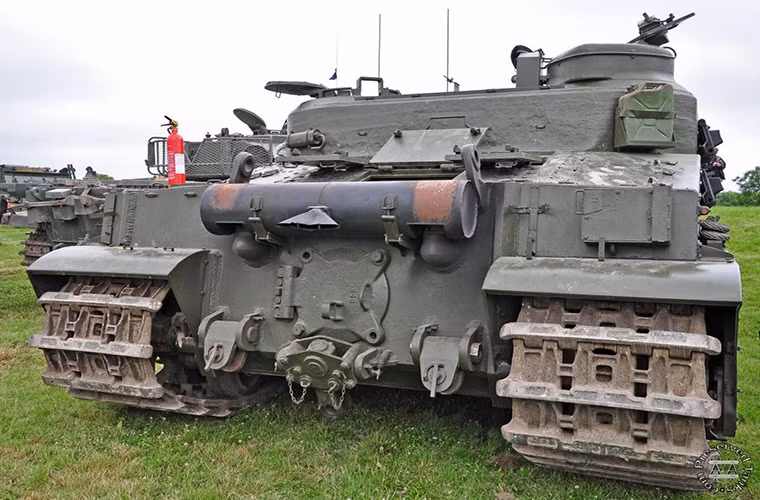 Về thiết kế, xe tăng Tortoise (A39) không sở hữu tháp pháo khi pháo chính được đặt ngay trên khung gầm bánh xích hạng nặng của nó điều này sẽ làm giảm khả năng tác chiến của chiếc xe tăng này. Do đó, Tortoise (A39) nhìn giống một mẫu pháo tự hành hoặc pháo tự hành chống tăng hơn là một chiếc xe tăng thực thụ.