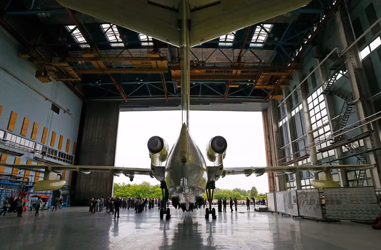 Dù dưới danh nghĩa mua Be-200 cho Cục Lâm nghiệp Quốc gia Trung Quốc, nhưng ai cũng hiểu rằng Bắc Kinh muốn sở hữu Be-200 cho một mục đích khác. Khi mẫu thủy phi cơ này quá phù hợp các hoạt động quân sự của Trung Quốc các vùng biển tranh chấp chủ quyền giữa nước này các quốc gia láng giềng như Biển Hoa Đông và Biển Đông.