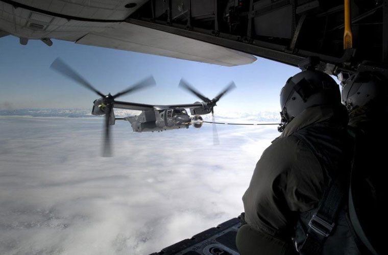 V-22 là máy bay "lai trực thăng" có khả năng cất hạ cánh thẳng đứng và khoảng cách ngắn do công ty trực thăng Bell và công ty Boeing thiết kế chế tạo. Được biết, giá phiên bản Không quân Mỹ CV-22B là 90 triệu USD, chi phí cho một lần bay 65.684 USD.