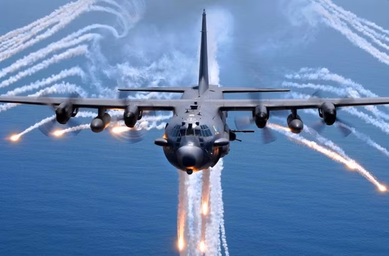 AC-130 là một máy bay cường kích hạng nặng chuyên dùng cho tác chiến đặc biệt được phát triển trên nền tảng vận tải cơ C-130. Giá của AC-130H là 210 triệu USD, chi phí một lần bay 173.253 USD.