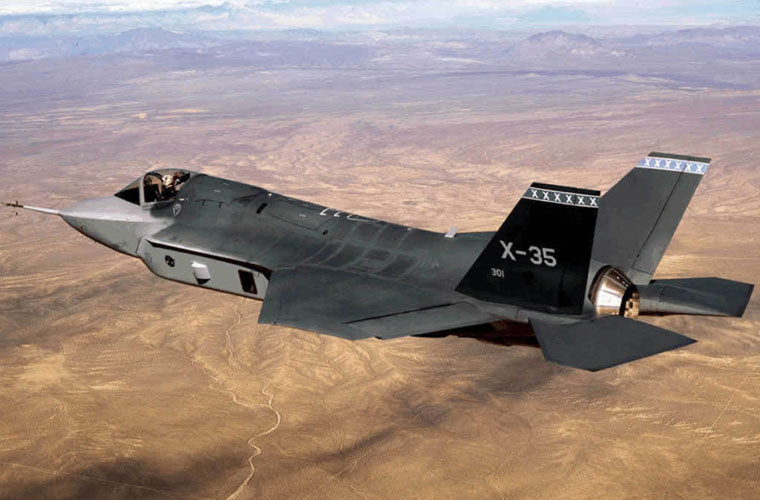 F-35 được phát triển với ba phiên bản với đơn giá khác nhau gồm: F-35A (Không quân Mỹ) có giá 122 triệu USD; F-35B (Thủy quân Lục chiến Mỹ) giá 150 triệu USD và F-35C (Hải quân Mỹ) có giá 139,5 triệu USD. Chi phí vận hành ước tính 30-40.000 USD/giờ bay.