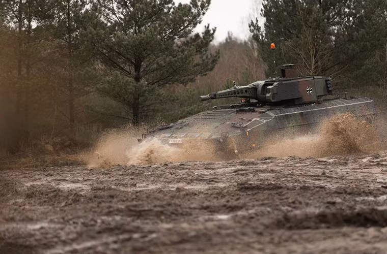 Như đã nói ở trên Puma là một trong những dòng xe chiến đấu bộ binh hiện đại nhất thế giới hiện nay, nó được Quân đội Đức đưa vào trang bị lần đầu tiên vào tháng 7/2012 với 350 chiêc được đặt hàng.