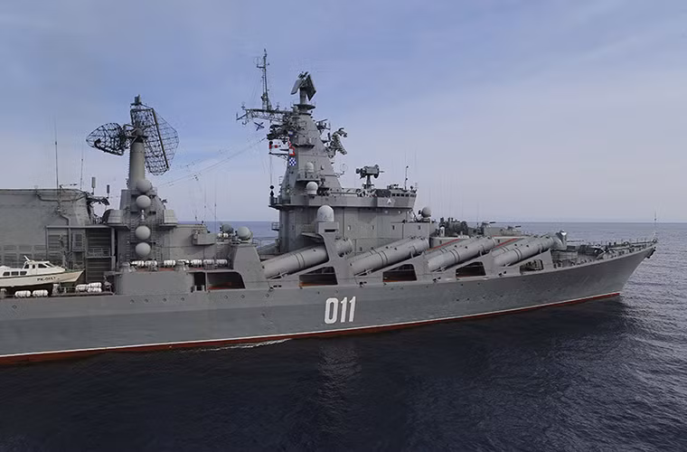 Di chuyển bên cạnh tàu Phó Đô đốc Kulakov là tàu tuần dương hạm Varyag - một trong ba tàu tuần dương hạm lớp Slava còn hoạt động của Hải quân Nga. Trước đó một tàu khác thuộc lớp Slava là tàu tuần dương hạm Moscow cũng đã từng hoạt động tại Địa Trung Hải trước khi nó trở về căn cứ của Hạm đội Biển Đen.