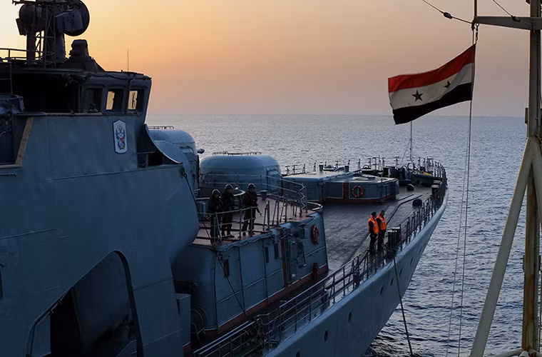 Hình ảnh tàu Phó Đô đốc Kulakov được chụp từ tàu hậu cần của Hải quân Syria chở đoàn phóng viên vào đất liền sau khi kết thúc một ngày thăm quan trên tàu Phó Đô đốc Kulakov.