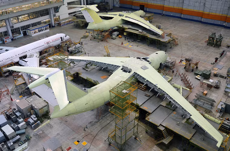 Toàn cảnh hai chiếc Il-476 khi nhìn từ trên cao.