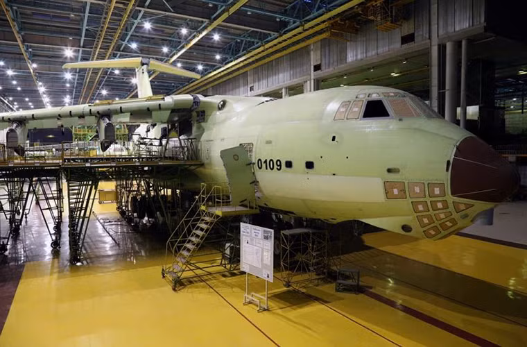 Ngoài biến thể máy bay vận tải chiến lược Il-476 Aviastar-SP còn tiến hành sản xuất dòng máy bay tiếp nhiên liệu trên không thế hệ mới cho Quân đội Nga là Ilyushin-78M-90A dựa trên nền tảng của Il-476.