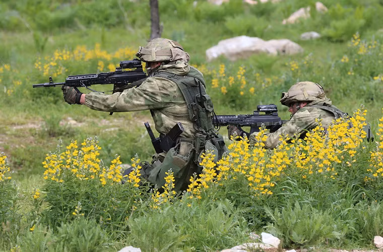 Dù trang bị của quân đội các nước thành viên CSTO không được đồng đều, nhưng các đơn vị đặc nhiệm tham gia diễn tập chống khủng bố tại Tajikistan lại được vũ trang khá tốt.