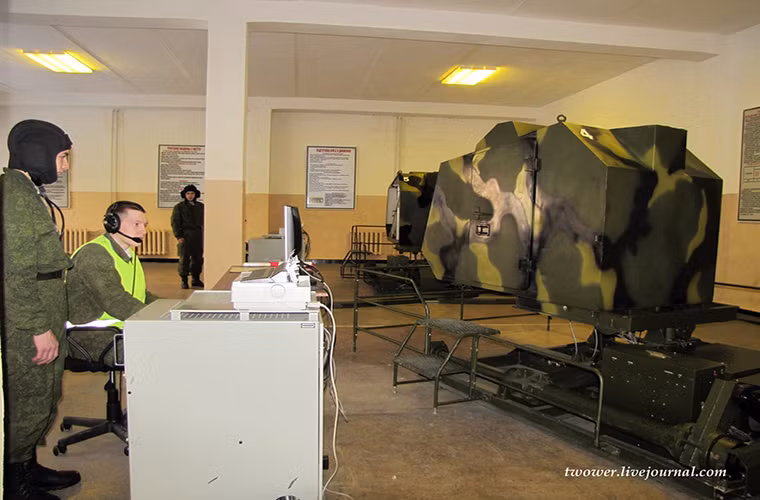 Cơ sở hạ tầng dành cho huấn luyện tại trường tăng thiết giáp 467 được đánh giá là hiện đại nhất Quân đội Nga, các học viên sẽ được học mọi thứ về một chiếc xe tăng hoặc xe bọc thép từ nguyên lý hoạt động cho tới cách vận hành nó.