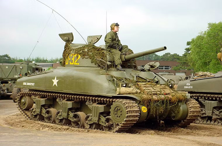 Dù vậy, M4 Sherman vẫn cực kỳ hiệu quả khi di chuyển cùng nhóm. Bất chấp việc nhà sản xuất ra nó không thể khắc phục được một số lỗi trên xe trong quá trình thiết kế ban đầu, nhưng Sherman vẫn chứng minh được mình là mẫu xe tăng đáng tin cậy trên chiến trường, và nhanh chóng trở thành một biểu tượng của quân Đồng Minh trong Chiến tranh Thế giới thứ 2.