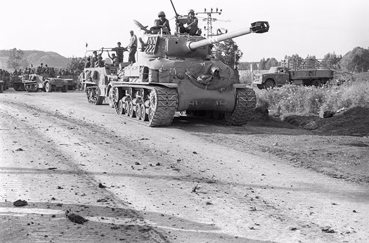 Sau Chiến tranh Thế giới thứ 2, M4 Sherman cũng tham gia một vài cuộc chiến lớn khác như Chiến tranh Triều Tiên, Chiến tranh 6 Ngày năm 1967 và Chiến tranh Yom Kippur năm 1973. Hiện tại vẫn còn tới 9.500 chiếc Sherman khác nhau được trưng bày và hoạt trên toàn thế giới, thậm chí quân đội một số quốc gia vẫn còn đang sử dụng chúng như Paraguay trong đào tạo huấn luyện.
