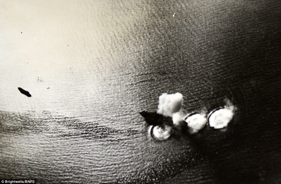 Hình ảnh ấn tượng nhất vẫn là cảnh các cuộc tấn công cảm tử của máy bay phát xít Nhật, đâm thẳng vào tàu sân bay. Ảnh máy bay Hải quân Anh đáp trả, dội bom đánh tung tàu chiến phát xít Nhật (Nguồn: Brightwells).