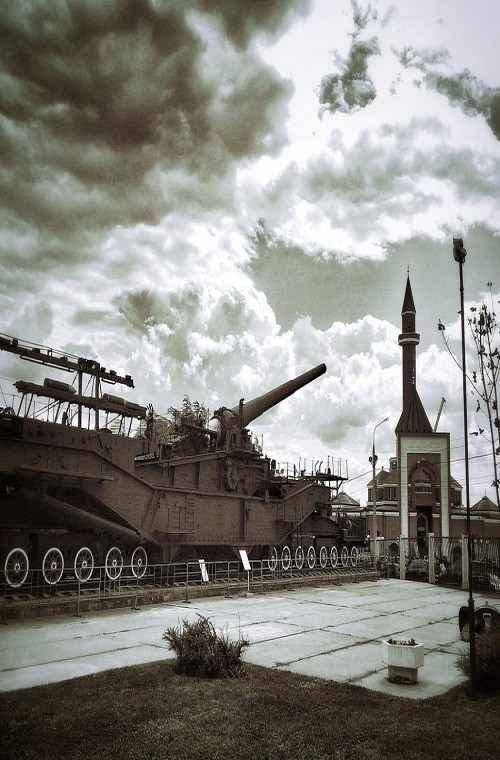 TM-3-12 nặng 340 tấn có tốc độ bắn từ 2-3 phát/phút với tầm tối đa là 30km, nó được vận hành bởi hơn 10 binh sĩ.