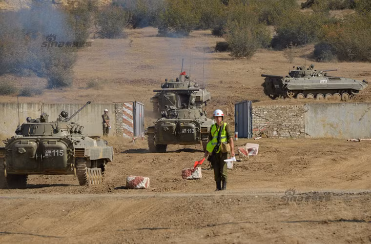 Đi kèm với những chiếc T-90A không thể thiếu các dòng xe chiến đấu bộ binh BMP.