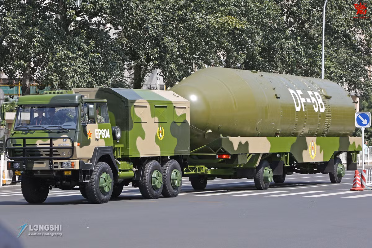 Ten lua lien luc dia DF-5A Trung Quoc khien My hoang so