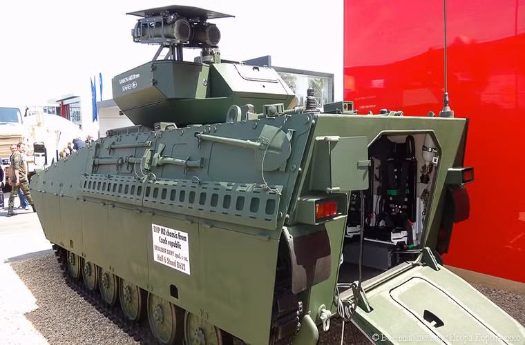 Về vũ khí, BMP-M2 EXCALIBUR được trang bị một tháp pháo điều khiển tự động SAMSON MK2 30mm hoặc 40mm, một súng máy đồng trục 7.62mm và hai tên lửa chống tăng dẫn đường.