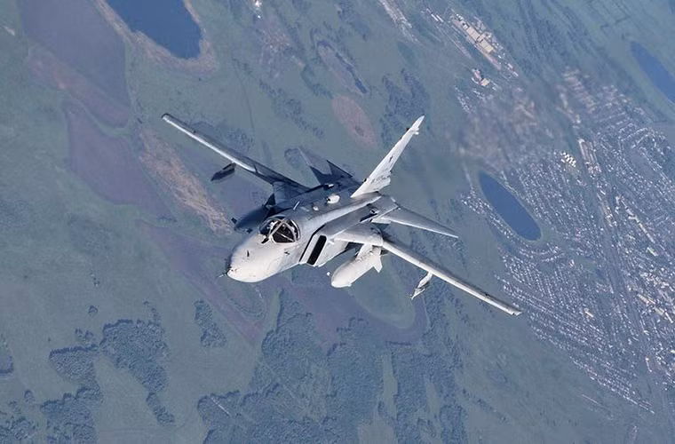 Trong suốt quá trình trước và sau khi tiếp nhiên liệu mọi hoạt động của bộ đôi máy bay ném bom Su-24M và máy bay tiếp dầu IL-78 đều phải thực hiện theo một quy trình nhất định từ độ cao, khoảng cách giữa các máy bay cho đến tốc độ bay. Và chỉ một sai lầm nhỏ cũng có thế dễ tới sự cố nghiêm trọng.