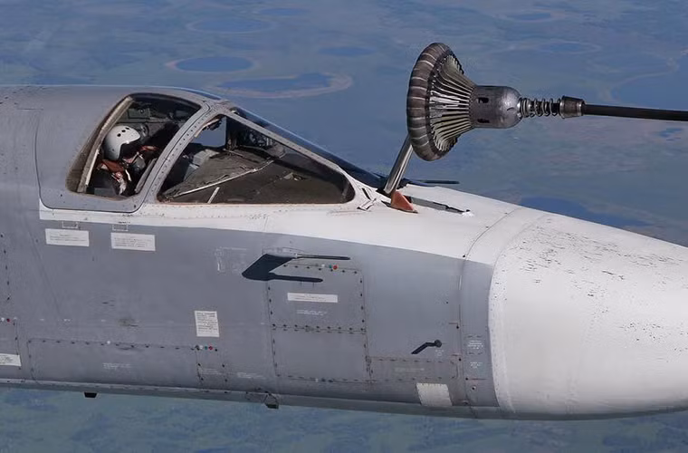 IL-78 là dòng máy bay tiếp nhiên trên không phổ biến nhất của Nga hiện nay và nước này có trong trang bị khoảng 19 chiếc, mỗi chiếc IL-78 có thể mang theo tới 100 tấn nhiêu liệu với tầm hoạt động lên đến 7.300km.