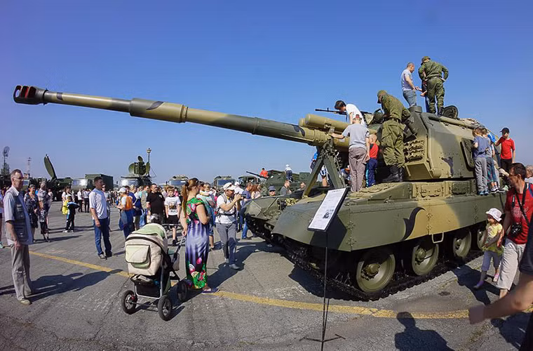 Ngày hội tòng quân trên sẽ được tổ chức tại nhiều thành phố lớn ở Nga, tất nhiên đi cùng với đó là các hoạt động giới thiệu về các binh chủng thuộc lực lượng vũ trang Nga như Lục quân, Không quân, Hải quân và Đổ bộ Đường không. Nguồn ảnh: Bộ Quốc phòng Nga