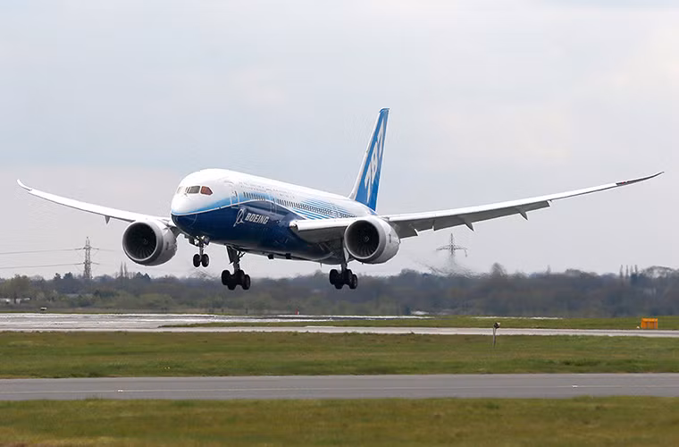 Thế hệ máy bay thương mại mới nhất của Boeing hiện nay là Boeing 787 Dreamliner được giới thiệu lần đầu tiên vào năm 2011 và là ứng cử viên thay thế cho những chiếc Boeing 767 đã lỗi thời. Hiện chỉ có 11 chiếc Boeing 787 hoạt động trên toàn thế giới.