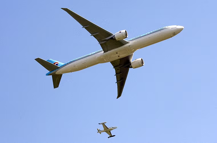 Các thế hệ máy bay thương mại tiếp theo của Boeing không ngừng được cải tiến về độ tin cậy cũng như hiệu suất hoạt độn. Như chiếc Boeing 777 vào năm 2005 nó từng thực hiện chuyến bay kéo dài 22 giờ 42 phút từ Hong Kong đến phía Đông London với quảng đường hơn 21.600km. Hiện tại có khoảng hơn 1.000 Boeing 777 đang hoạt động trên thế giới.