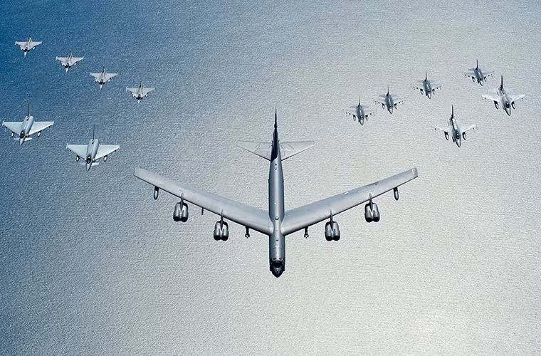 Đến đầu những năm 1950, Boeing tiếp tục phát triển thế hệ máy bay ném bom chiến lược tầm xa tiếp theo cho Không quân Mỹ và kết quả cuối cùng là sự ra đời của “pháo đài bay” trên không B-52 Stratofortress với hơn 700 được sản xuất trong giai đoạn từ 1952-1962. Cho đến ngày nay B-52 vẫn là mẫu máy bay ném bom chiến lược tiêu chuẩn của Không quân Mỹ.