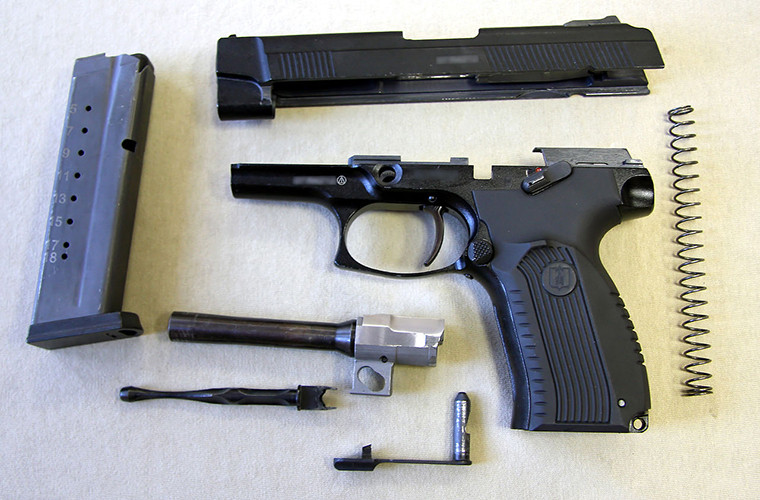 Việc các dòng súng ngắn thế hệ mới của Nga chuyển sang sử dụng đạn 9x19mm được Bộ Quốc phòng Nga thông qua từ đầu những năm 2000 và đi đầu trong số đó là PYa cùng các biến thể của nó. Lô súng ngắn PYa đầu tiên được chuyển giao cho Quân đội Nga vào 2012 và chỉ bốn năm sau đó con số này đã tăng lên hàng ngàn đơn vị. Tuy nhiên cho tới nay những khẩu Makarov Pistol vẫn chưa được loại biên khỏi lực lượng vũ trang Nga kể cả lực lượng an ninh.