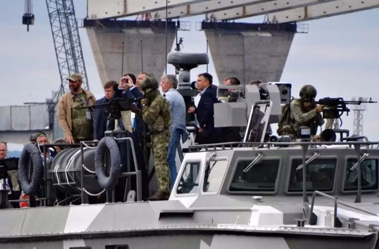 Mặc dù Kalashnikov tuyên bố đây là sản phẩm do hãng này tự nghiên cứu, phát triển...