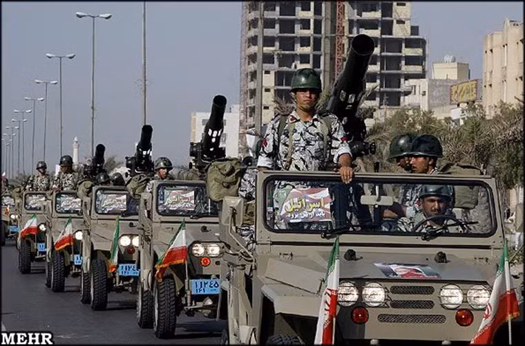 BGM-71 TOW là một trong những dòng tên lửa chống tăng phổ biến nhất thế giới, được Quân đội Mỹ đưa vào trang trang bị từ năm 1970 và nó cũng được xuất khẩu cho nhiều quốc gia trên thế giới trong đó có cả Iran. Dù bị đánh giá là đã lỗi thời nhưng TOW vẫn thể sức mạnh của mình tại chiến trường Syria, khi phe nổi dậy Syria từng tiêu diệt hàng trăm xe tăng của Quân đội chính phủ Syria bằng những quả TOW.