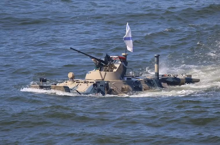 Xe bọc thép lội nước BTR-82A của lực lượng lính thủy đánh bộ Nga.