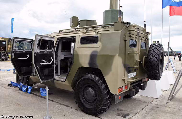 Theo thiết kế các cảm biến địa chấn và âm thanh của Sova-SBRM cho phép kíp chiến đấu của nó có thể phát hiện các rung động âm thanh hoặc địa chấn do các phương tiện cơ giới như xe bọc thép, trực thăng, máy bay và của cả con người...