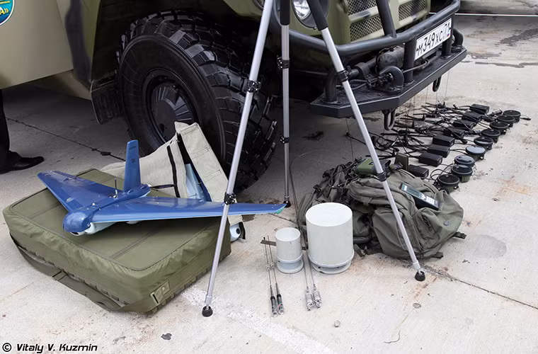 ... tạo nên trong phạm vị 15km với độ chính xác tối đa là 2 độ. Bên cạnh đó nó cũng có thể tính toán được lộ trình di chuyển của mục tiêu.