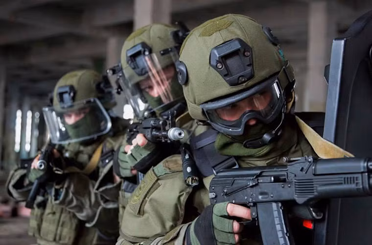 Dù được trang bị khá nhiều thiết bị hổ trợ nhưng Ratnik vẫn đảm bảo cho binh sĩ khả năng cơ động trên chiến trường với tổng trọng lượng theo chỉ dưới 20kg bao gồm cả vũ khí.