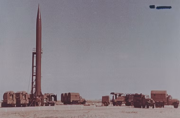 Tầm bắn hiệu quả của R-5M là 1.200km vời thời gian triển khai là 2,5 giờ, nó được dẫn đường bằng hệ thống dẫn đường quán tính và hệ thống dẫn đường vô tuyến. R-5M được trang bị một đầu đạn hạt nhân có trọng lượng từ 1 tấn đến 1.4 tấn, có sức công phá trung bình từ 60kt đến 300kt.