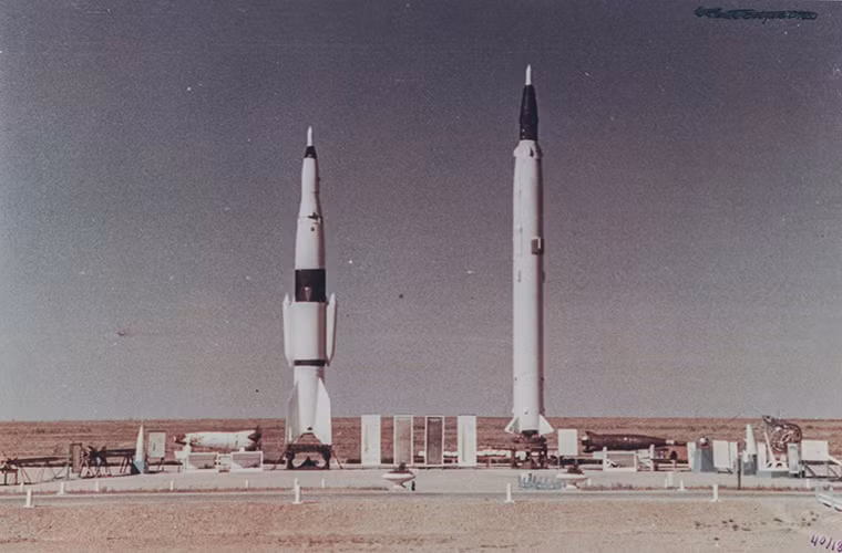 Ngày nay Kapustin Yar vẫn đóng vai trò quan trọng đối với các chương trình thử nghiệm tên lửa tấn công và phòng thủ chiến lược của nước Nga, tất nhiên trung tâm thử nghiệm tên lửa này đã được Bộ Quốc phòng Nga nâng cấp và hiện đại hóa đáng kể so với thời Liên Xô. Trong ảnh là hai mẫu tên lửa đạn đạo R-2A và R-5A được Liên Xô thử nghiệm tại Kapustin Yar trong giai đoạn thập niên 1940-1950.