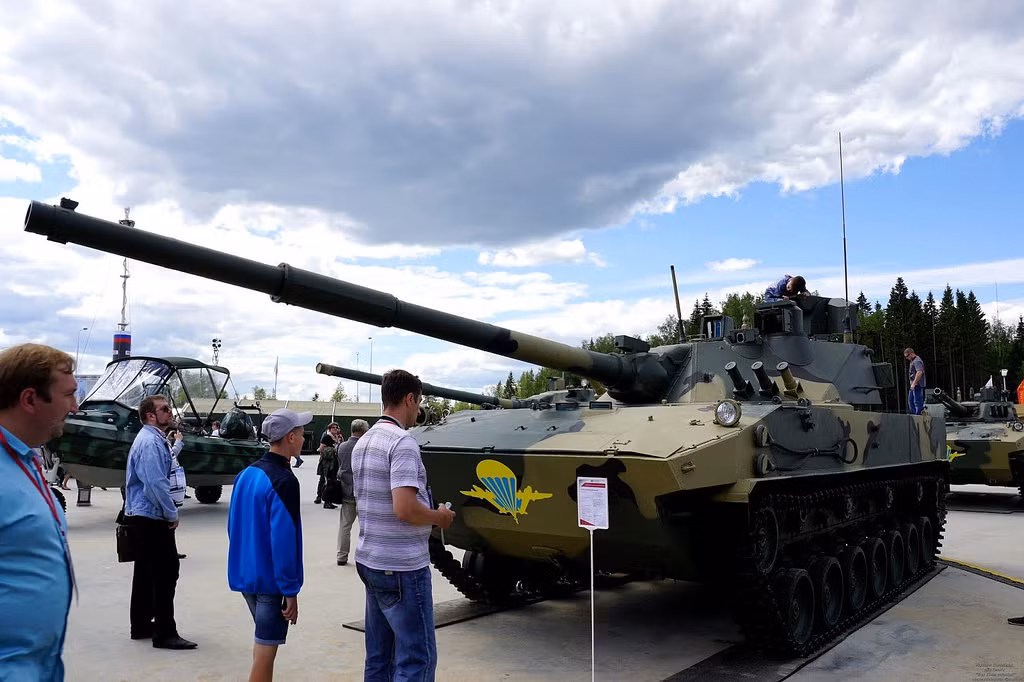 Linh du Nga trang bi phao chong tang Sprut-SDM1