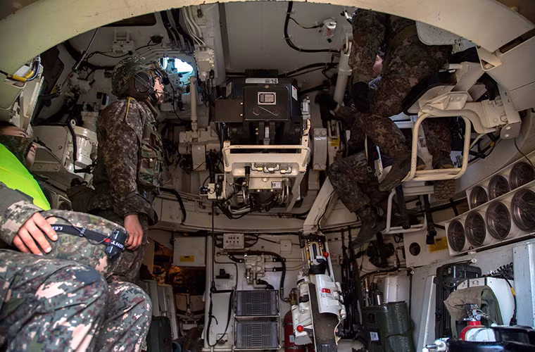 K-9 Thunder là mẫu pháo tự hành 155mm thế hệ mới do công ty Samsung Techwin thiết kế và phát triển theo đơn đặt hàng của Quân đội Hàn Quốc, nó được đưa vào trang bị từ năm 1999 và hoạt động liên tục cho tới nay. Bên cạnh đó có khá nhiều quốc gia trên thế giới quan tâm tới mẫu pháo tự hành này của Hàn Quốc như Ba Lan, Thổ Nhĩ Kỳ và gần đây là cả Phần Lan.