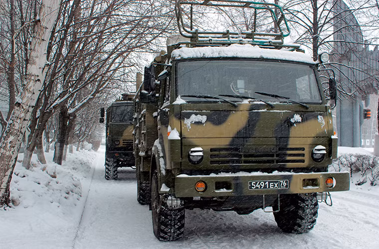 Sau khi nhận được lệnh báo động các đơn vị cơ giới sẽ ngay lập tức được triển khai đa phần là các phương tiện cơ giới chuyển quân gồm xe tải đặc chủng và xe bọc thép chở quân nhằm di chuyển binh sĩ đến các căn cứ không quân được định trước.