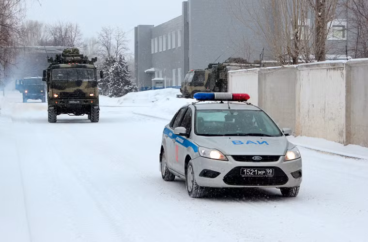 Các đơn vị cơ giới của VDV trên đường di chuyển đến các căn cứ không quân hoặc di chuyển bằng tàu hỏa đều sẽ được hộ tống bởi các đơn vị cảnh sát quân sự nhất là khi những đoàn xe quân sự này di chuyển qua khu vực đông dân cư.