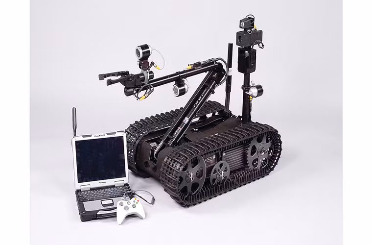 Tiếp theo mẫu robot Foster-Miller TALON, được thiết kế để có thể thực hiện nhiều loại nhiệm vụ khác nhau trong đó nhiều nhất vẫn là trinh sát và rà phá bom mìn. Nó cũng là mẫu robot quân sự đầu tiên được sản xuất hàng loạt với hơn 3.000 đơn vị được chế tạo cho đến ngày nay.