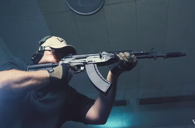 Theo thông tin ban đầu, súng trường tấn công AK-400 sẽ được trang bị trước tiên cho Trung tâm huấn luyện Lực lượng đặc nhiệm FSB và đơn vị cận vệ của Tổng thống Nga.