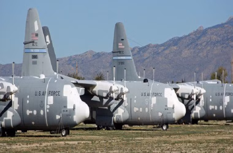 Những chiếc máy bay vận tải quân sự Lockheed C-130 Hercules được niêm cất khá kỹ ở Boneyard chờ ngày trở lại hoạt động.